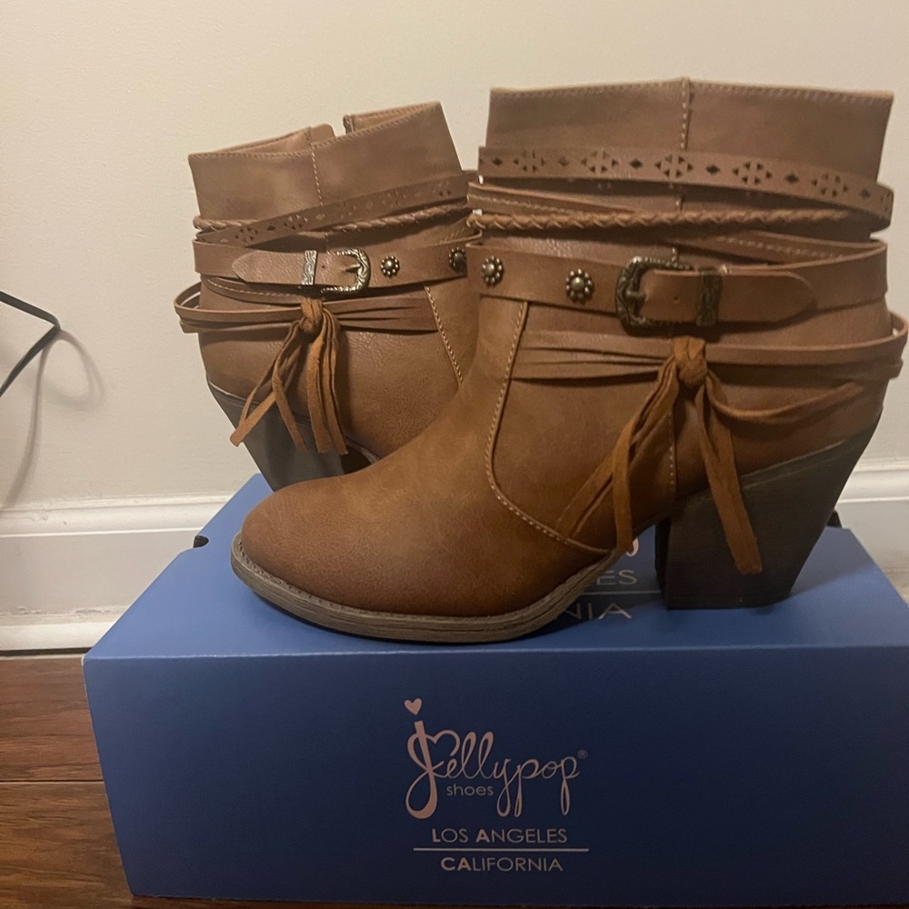 Jellypop Women's Brown Ankle Boots